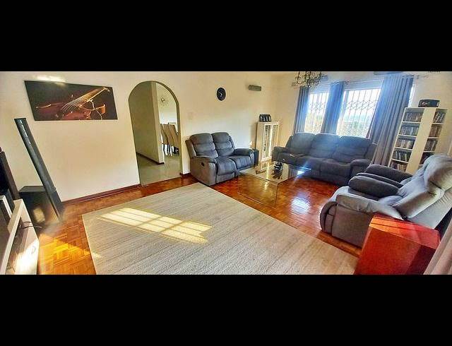 4 BEDROOM HOUSE FOR SALE IN MANOR GARDENS